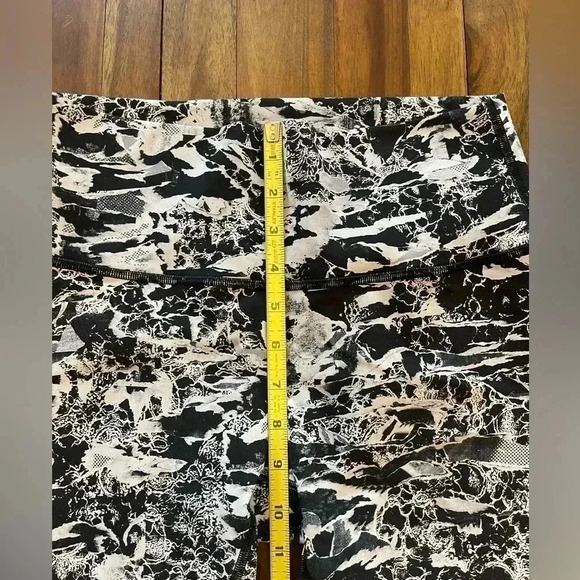 Lululemon Wunder Under leggings - Picture 8 of 10